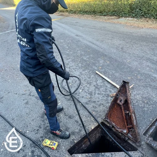 debouchage-canalisation-egouts.webp